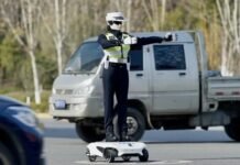 Robôs humanoides já estão patrulhando as ruas da China