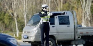 Robôs humanoides já estão patrulhando as ruas da China